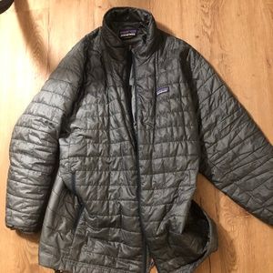 Patagonia winter men’s coat. Also fine for women